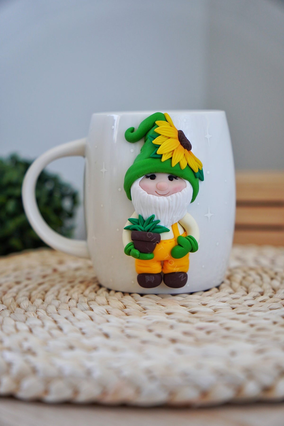 Mug with gnome